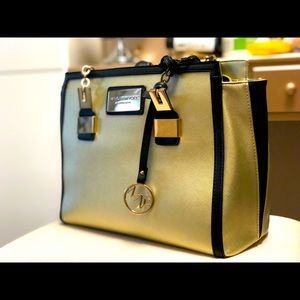 Medium gold tote